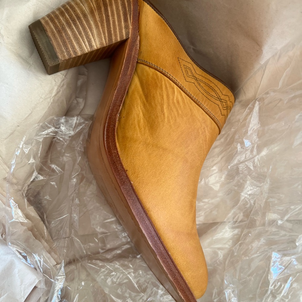 Frye Mule NWOT Size 8